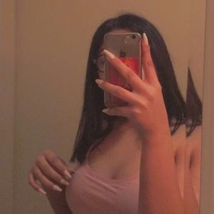 Meet your Posher, Yaneth